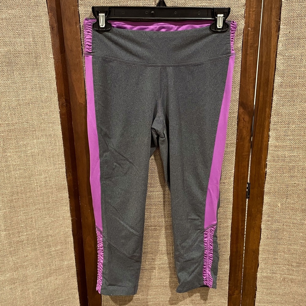 🟣C9 Champion cropped workout leggings🟣